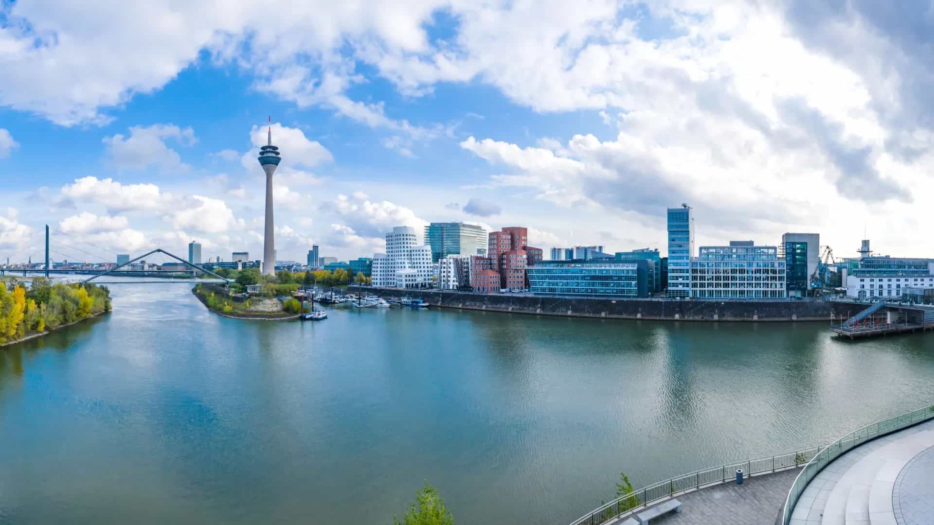 Breffka & Hehnke: Weitwinkel-Aufnahme von Düsseldorf